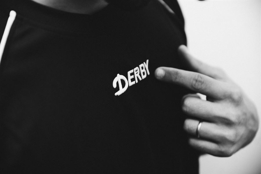 סט חולצה ומכנס מנדף זיעה חברת DERBY